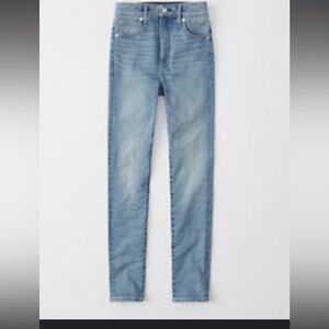 Abercrombie High Rise Super Skinny Jeans
SKU: 637136651
Color: MEDIUM LIGHT WASH